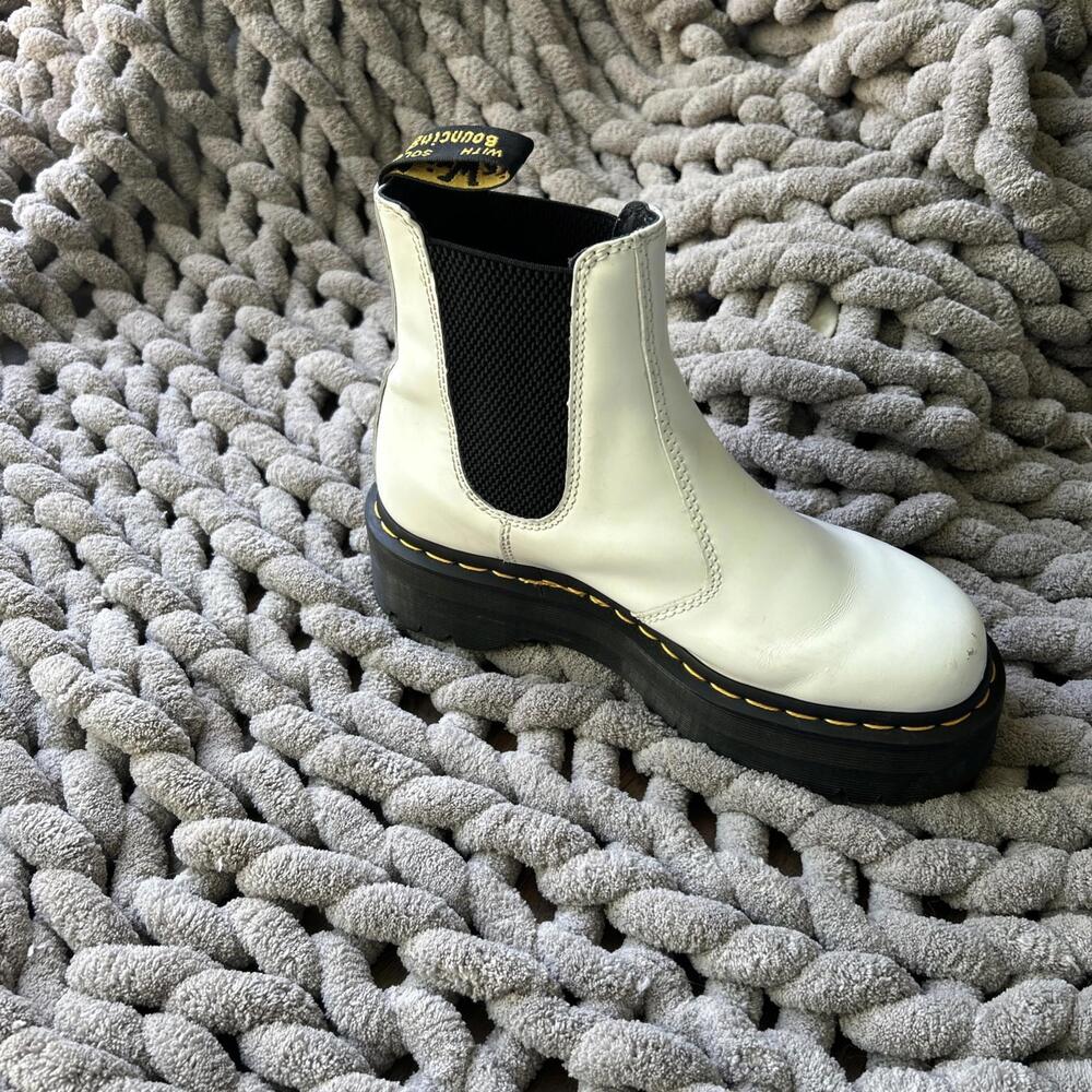 Dr Martens White Quad 2976 Platform Chelsea Boots Women 8 Men 7 UK 6 Grunge Goth - Picture 4 of 12